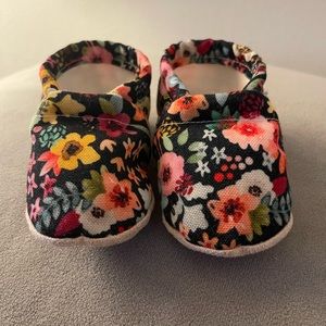 Clamfeet Tamara Infant Shoes Black‎ Floral Size 2